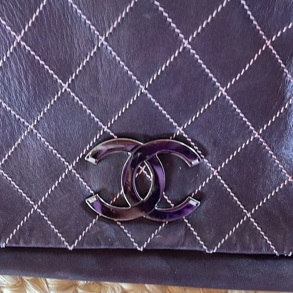 Chanel authentic vintage plum colored leather shoulder bag - Picture 2 of 16